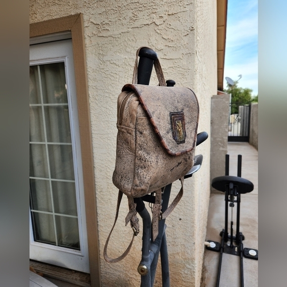 PAT SMILEY COLLECTION SUPER SOFT LEATHER BACKPACK - Picture 10 of 16